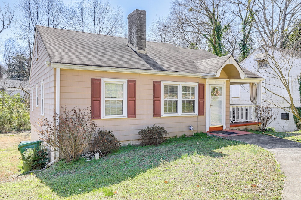 Half-mi to Pool & Golf: Atlanta Home w/ Veranda!