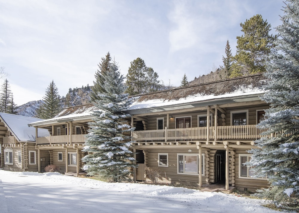 Timbercreek #8b 2 Bedroom Home by RedAwning
