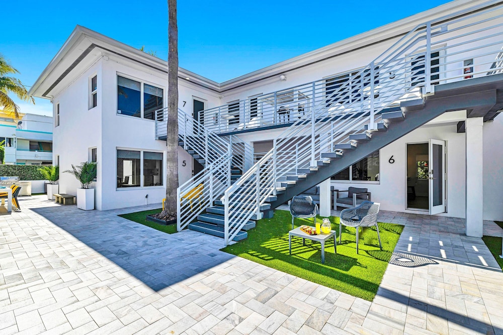 Beach Condo King Bed Lush Patio w BBQ Birch Key Six