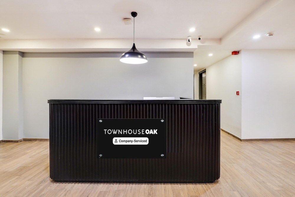 Super Townhouse Oak Indiranagar