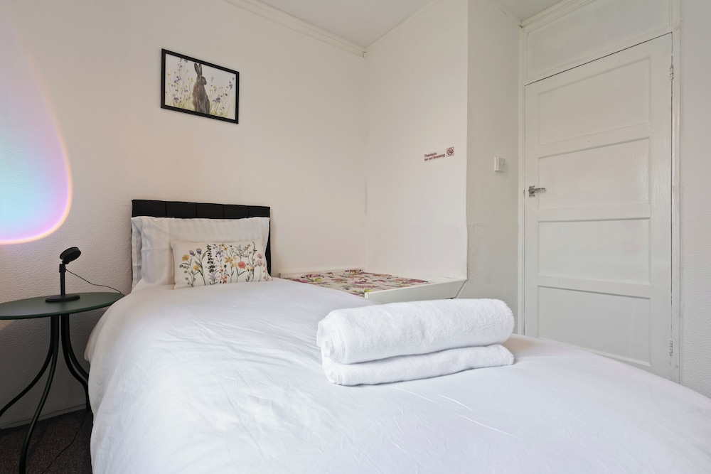 Serene Melford House in Nottingham