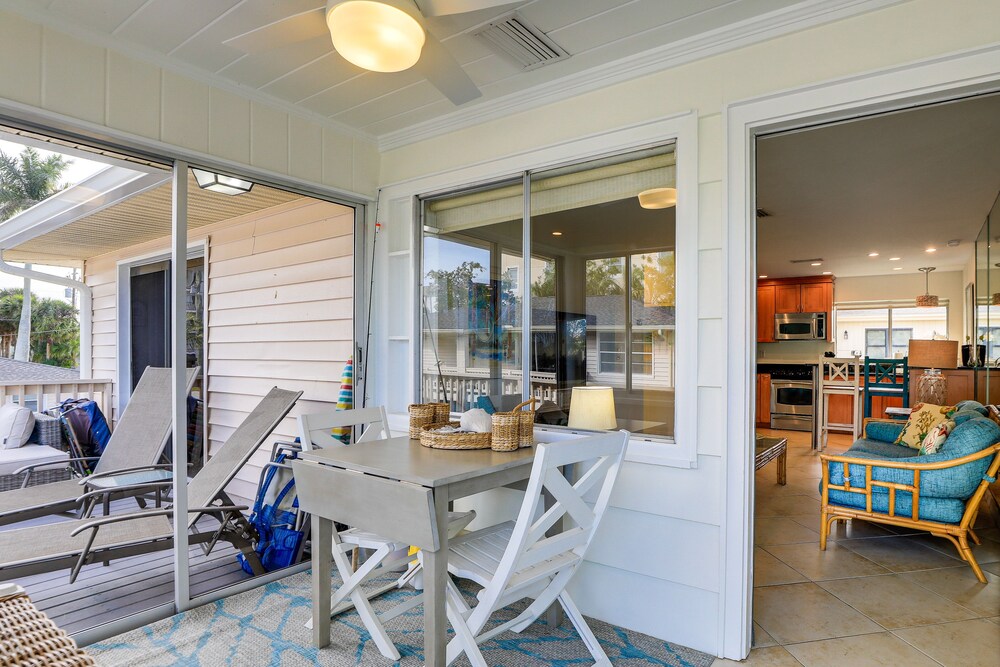 Siesta Keys Home w/ Deck Half Mile to Turtle Beach