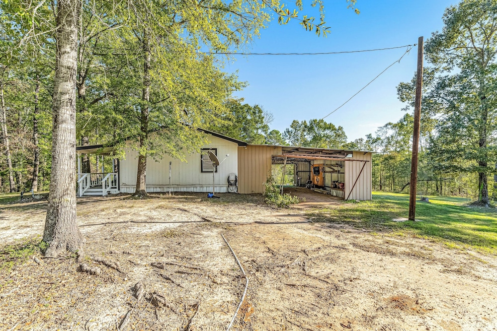 2BR Dog-friendly Home Near Lake w/ Fire Pit
