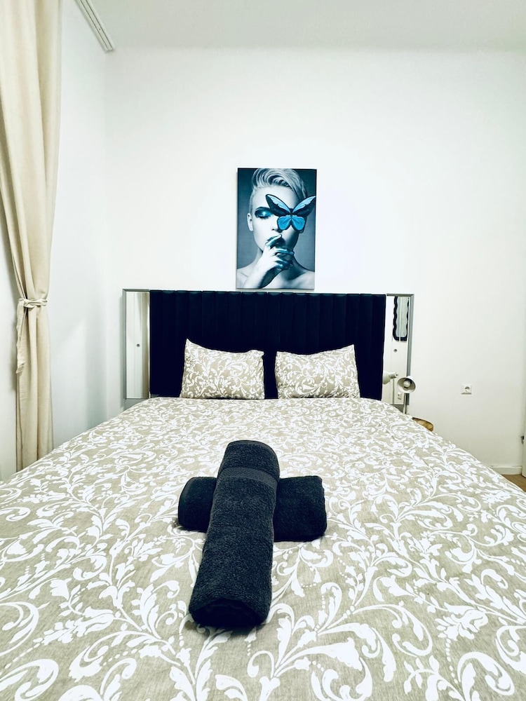 Stylish 4BR Apt Near Westbahnhof