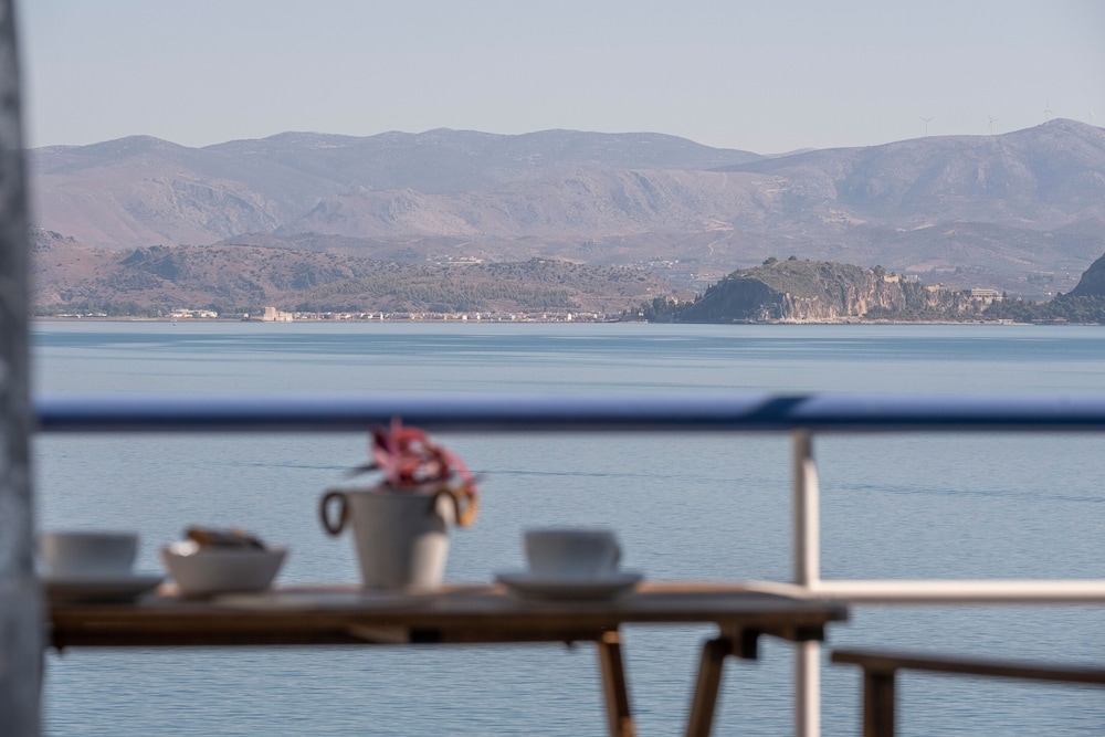 Meli Apartments & Villas