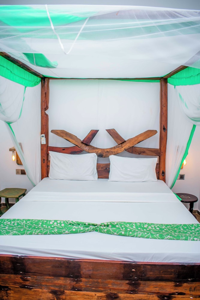 Pazuri Kendwa Beach Hotel