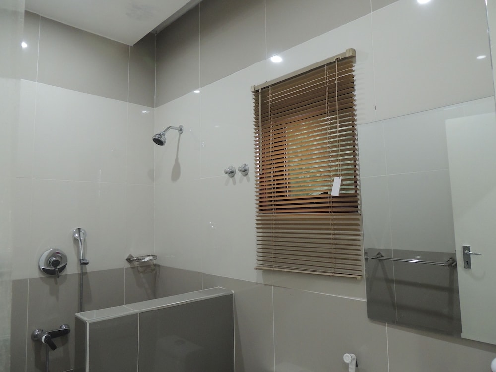 4040 Accomodation