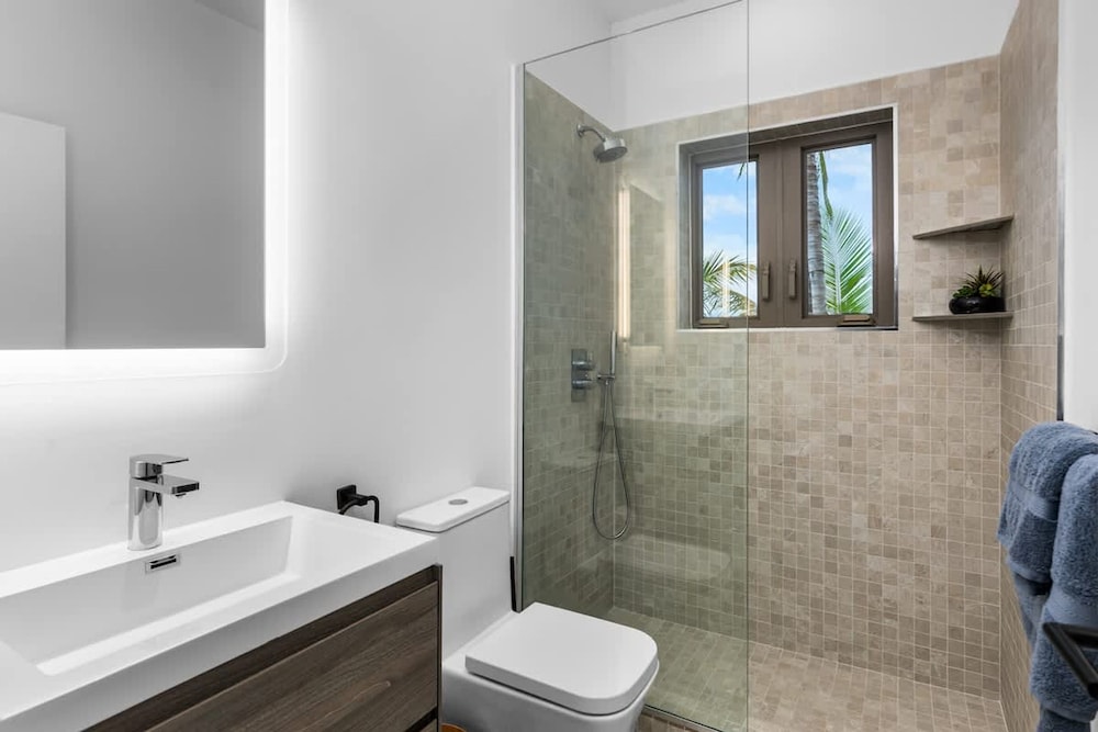 Newly Renovated Notos Cove Villa Property