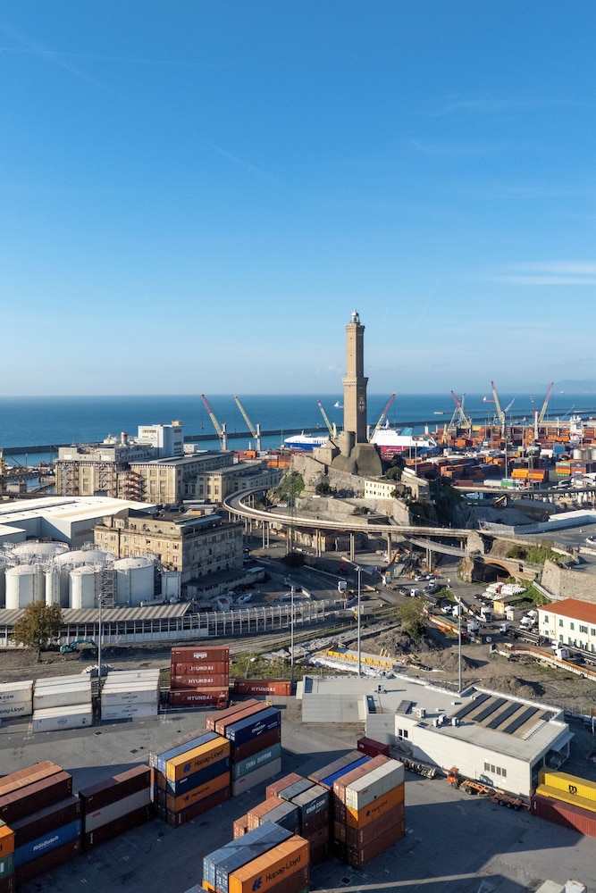 Pleasant 2BR flat next to Genoa Port