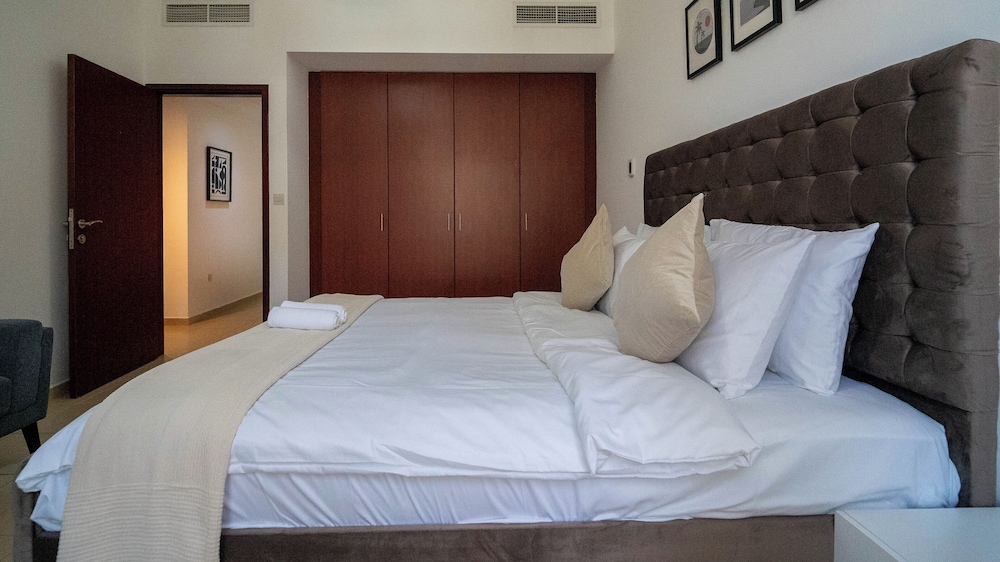 Phaedrus Living JBR Jewel Sadaf Tower