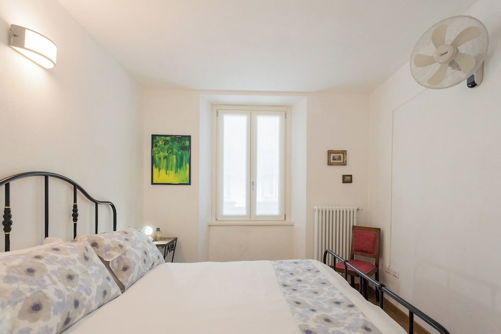 Da Pia in Historycal Como City Centre by Rent all Como