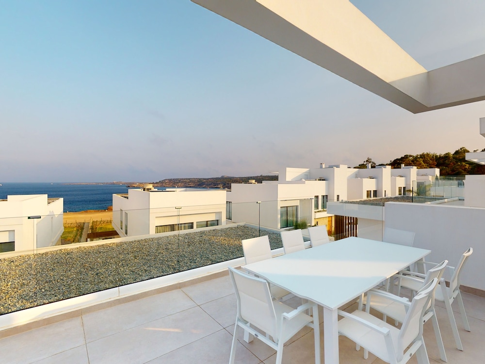 Sanders Konnos Bay Efterpi - Splendid 4-bedroom Villa With a Side Sea View
