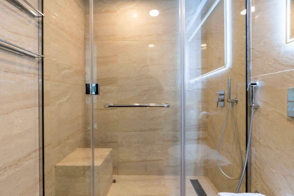 Stylish and Central 1 BD in Downtown Dubai