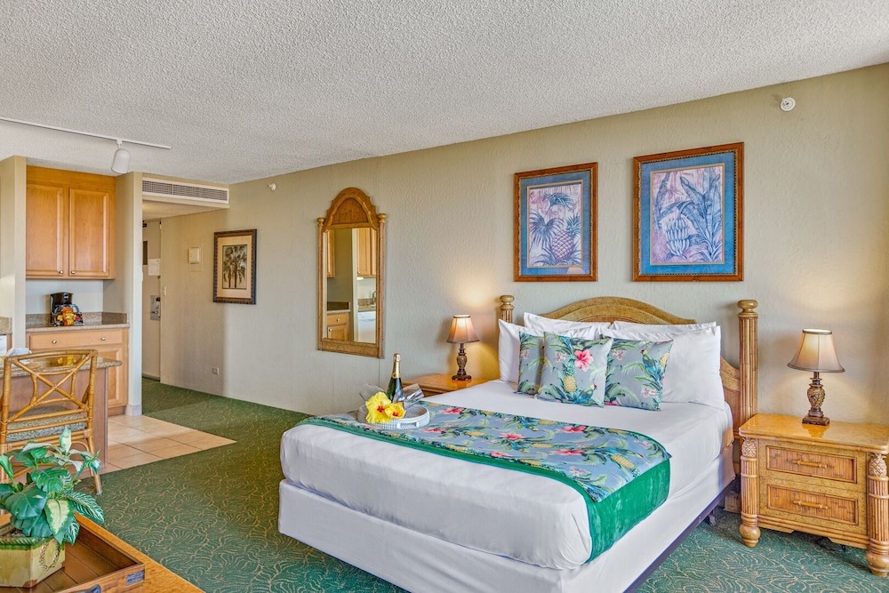 Kaanapali Shores Studio 742 Studio Bedroom Condo by RedAwning
