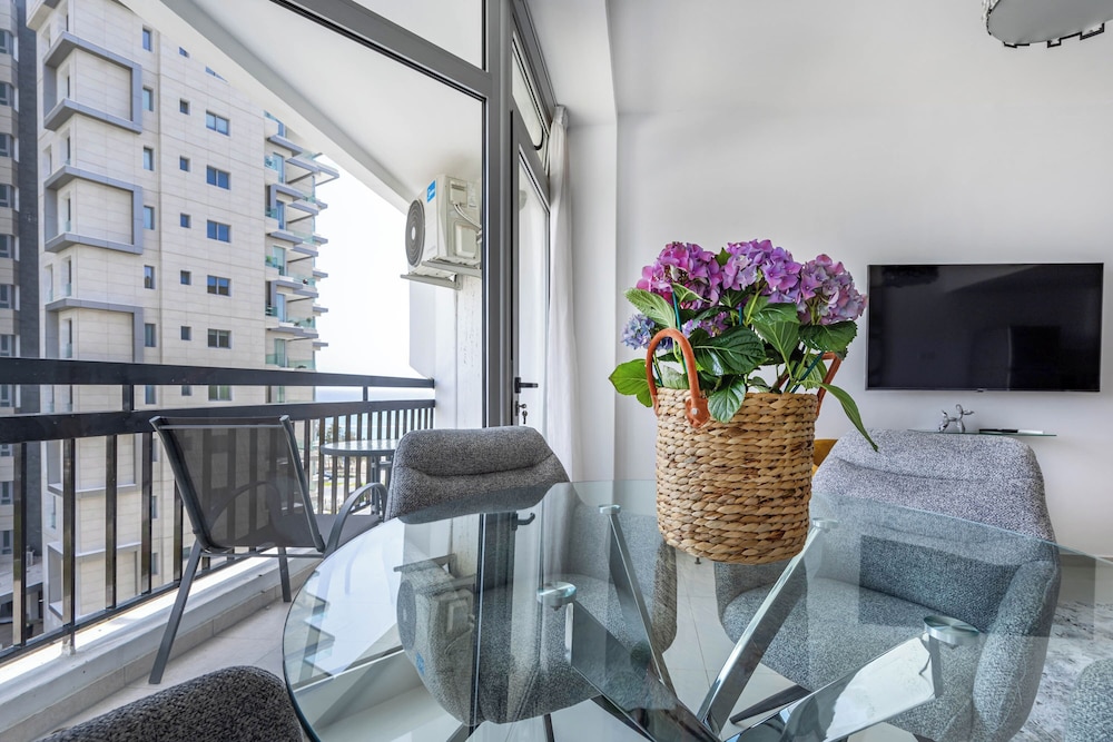 Marathon Beach Apartment With Shared Pool