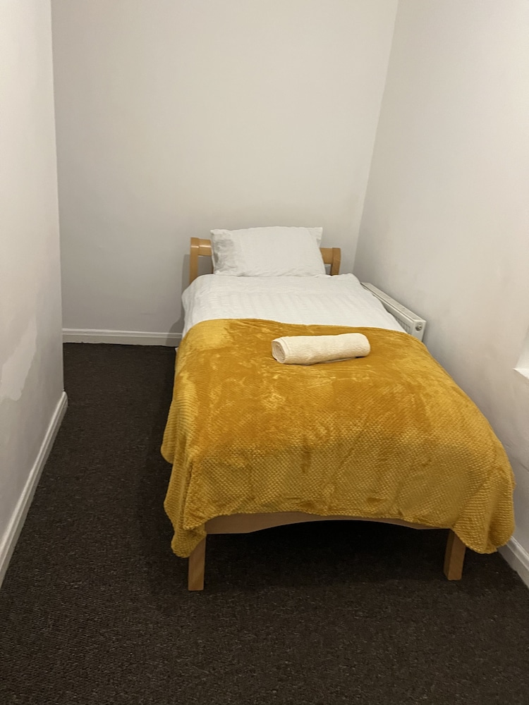 Guesthouse-2br-parking-wifi-toiletriesprovided view 2