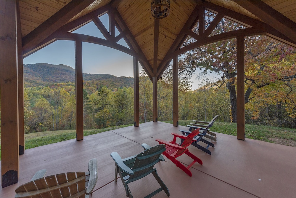 Engadine Inn  Cabins - Property Image 155