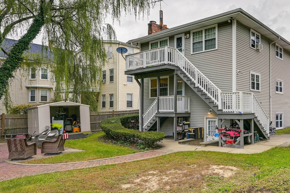 Boston Duplex w/ Foosball Table: 11 Mi to Downtown