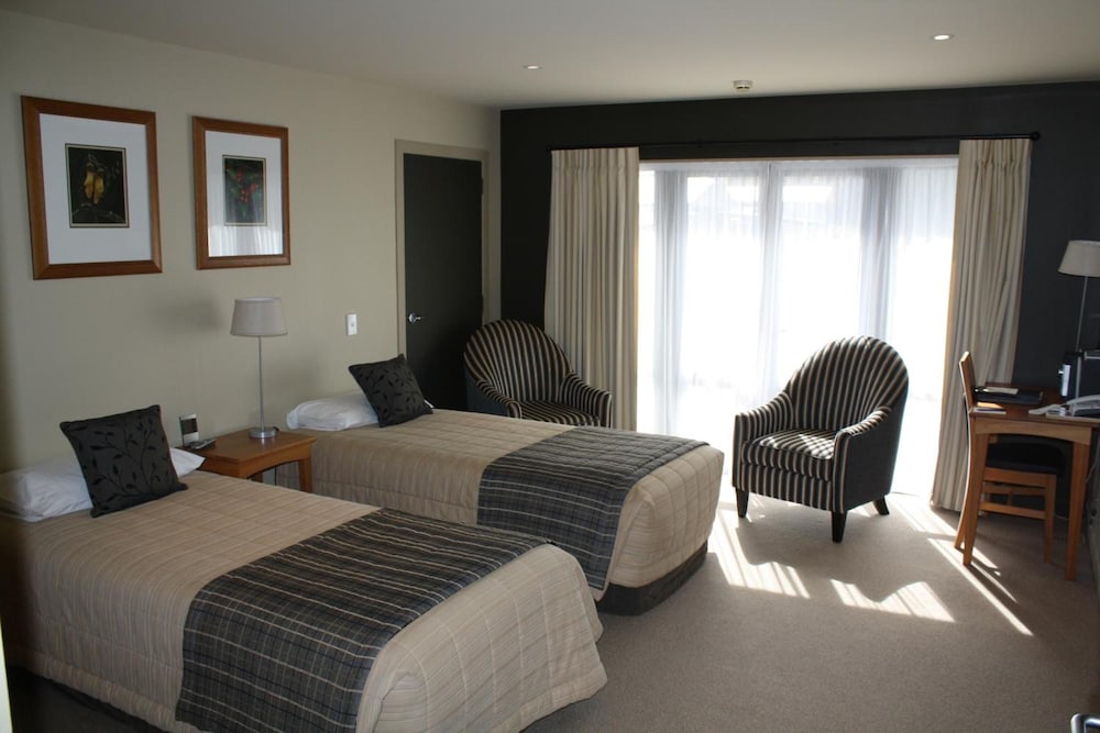Te Weheka Hotel Fox Glacier view 5