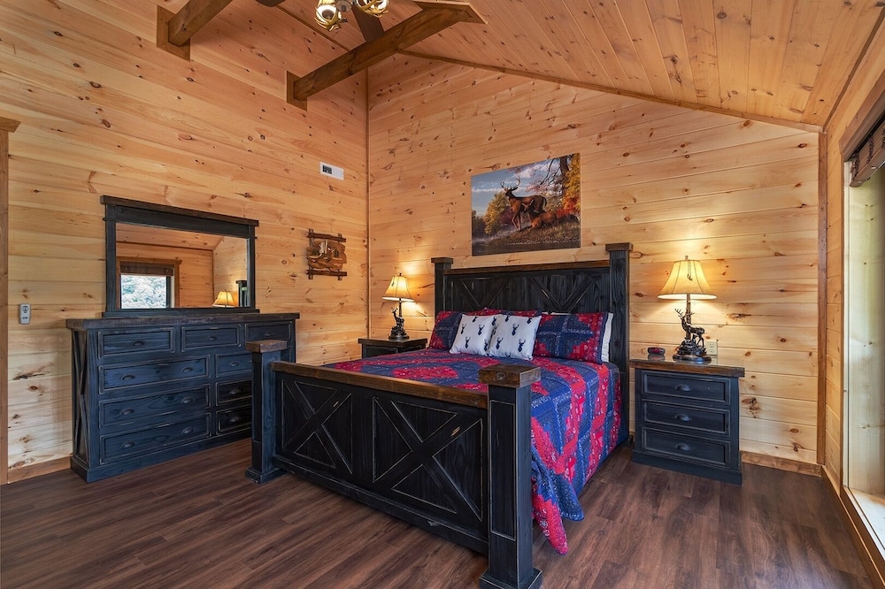 Deer Haven - 5 Bedrooms, 5 Baths, Sleeps 20 5 Cabin by RedAwning view 4