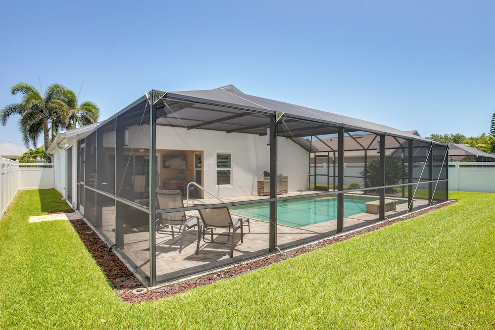 5 Mi to Fort Myers Beach: Home w/ Heated Pool!