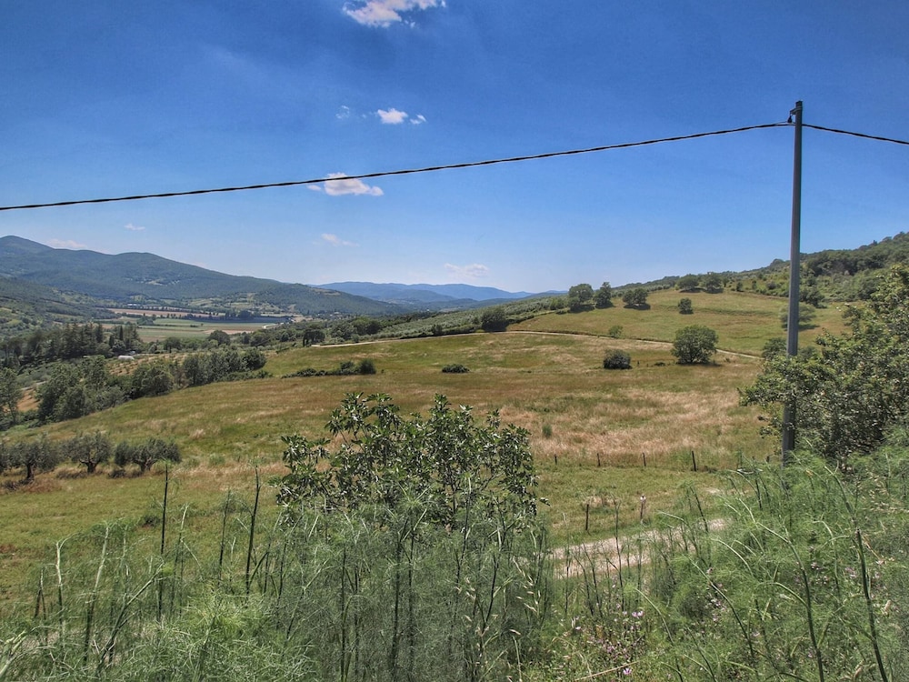 Tranquil Farmhouse near Center in Umbertide with Garden view 4