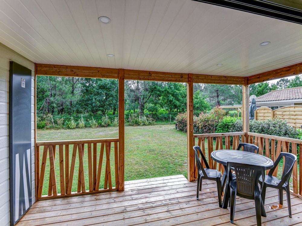Secluded Chalet in Hourtin With Swimming Pool