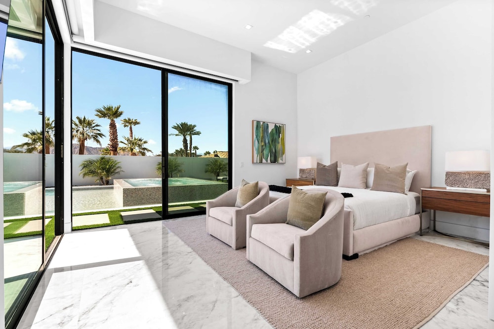 Fine Luxe Retreat w/ Pool & Hot Tub Bravo Villa #15 by Avantstay