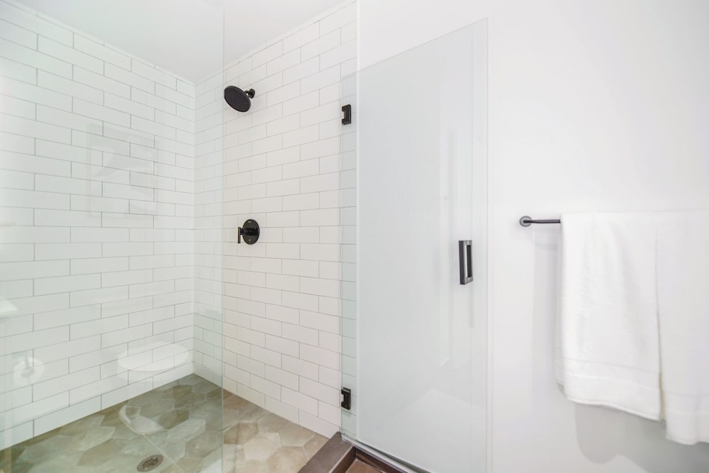 Apartment Offering Direct Bay Views