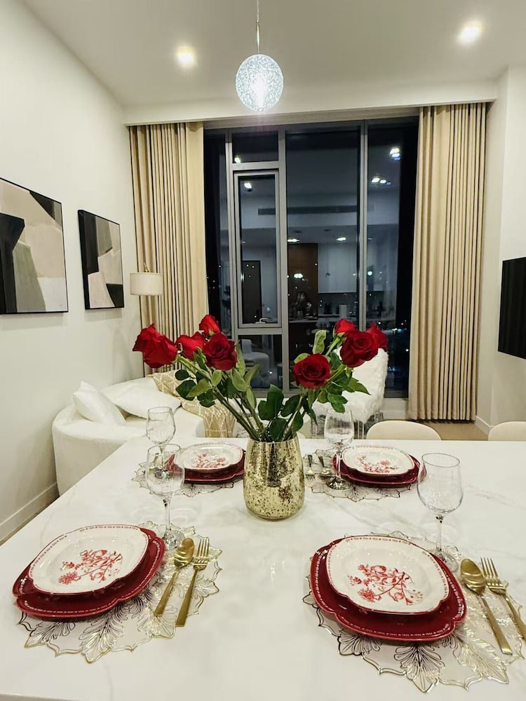 New Luxury Penthouse w Pool Gym in Flushing