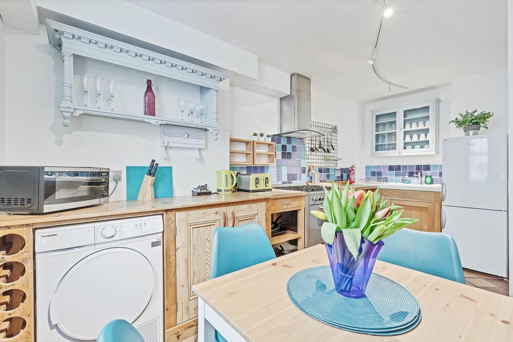 Pebble Mews House | By My Getaways | Parking for one small car
