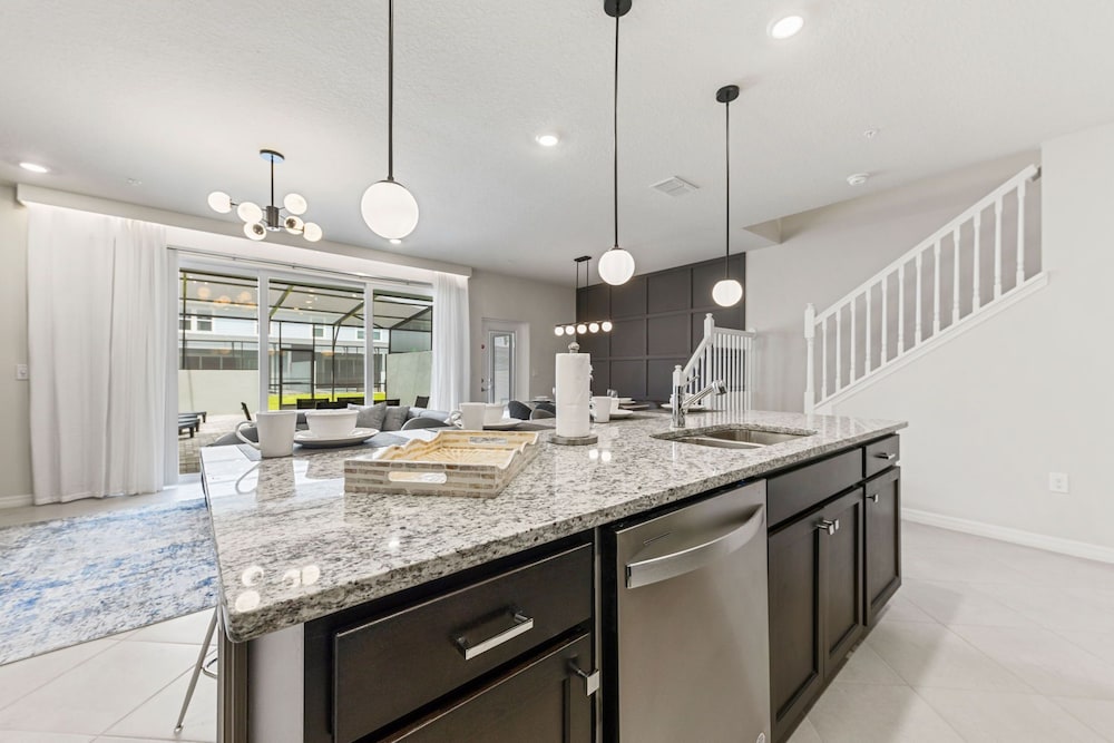 1287 Blue Paradise Way
