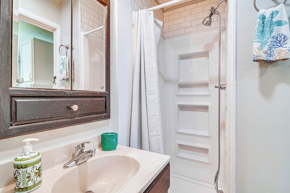 Pet-friendly Somerset Cottage Near Boat Ramps!