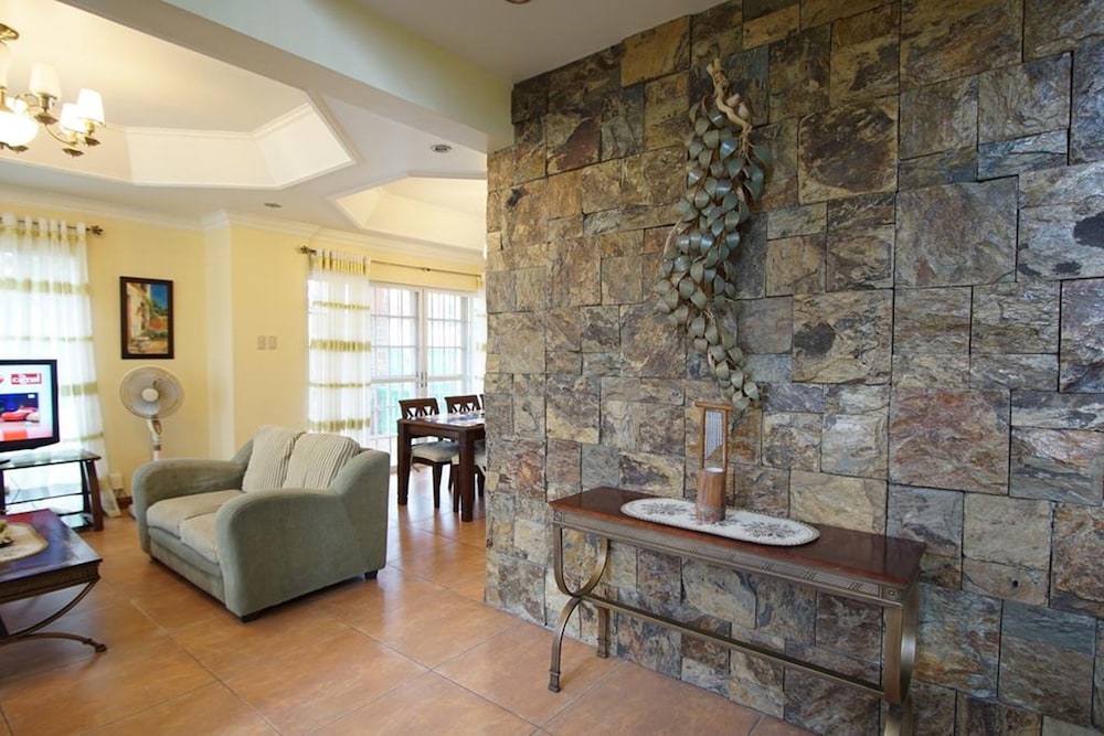 Charming Tagaytay Vacation Home