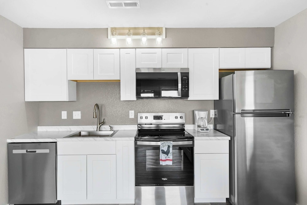 Waterview Oasis Stay for 4