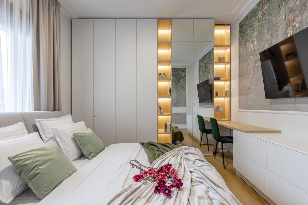 Luxury Piata Romana 2BR Urban Sanctuary by HOLT view 4