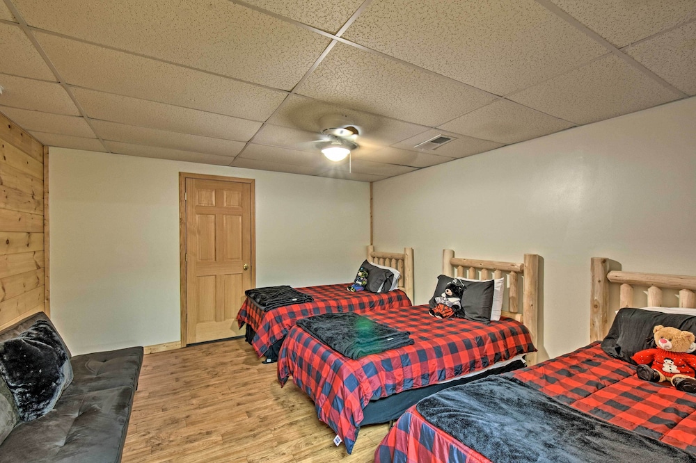 Cozy 'sunset View' Cabin w/ Game Room & Mtn Views! view 4