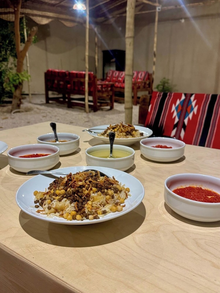 Eljuneina Villas