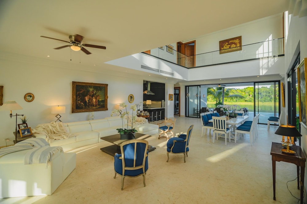 New Lake Front Villa in Golf and Beach Resort view 5