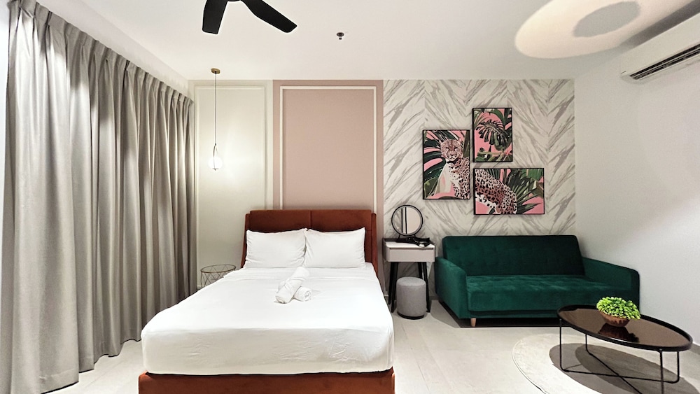 The Paxtonz by Manhattan Group