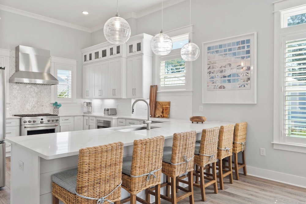 Gulf-view Retreat w/ Rooftop Deck + Private Pool Villa Anesi by Avantstay