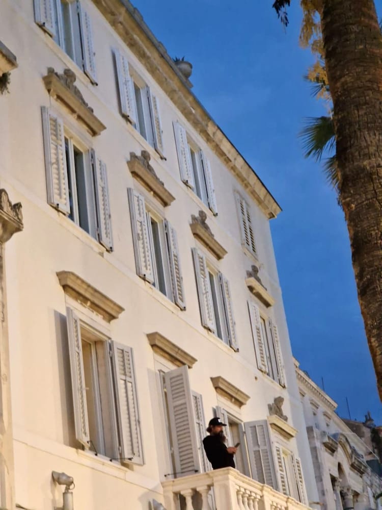 Riva Luxury Suites