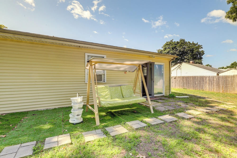 10 Mi to Hartford: Family Home w/ Yard