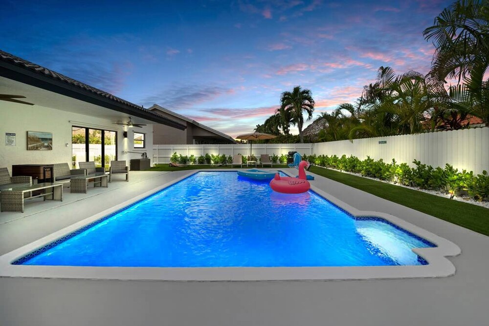 NEW Villa Paradise Lux Gem Pool Game Room