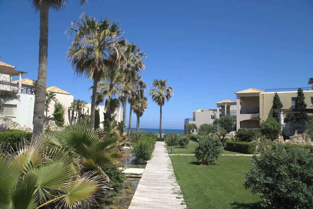 Villa Elias 1BR Upper Apt with Pool