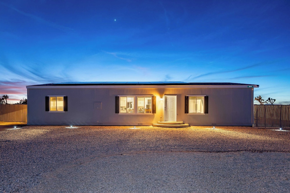 Pool, Spa, Pickleball & Piano Near Pioneertown Harmony House by Avantstay