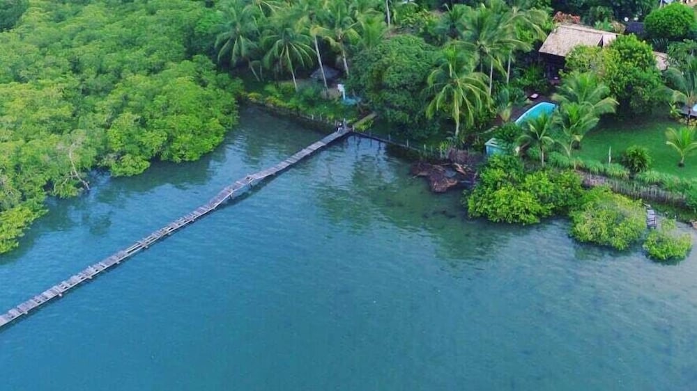Casa de Temporada Felicidade, 38 Hóspedes, 2 Piscinas, 9 Suítes e 2 Churrasqueiras em Itacaré Bahia