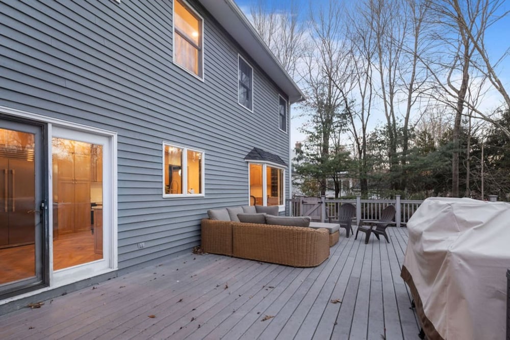 Peaceful Mini Mansion Sleeps 18