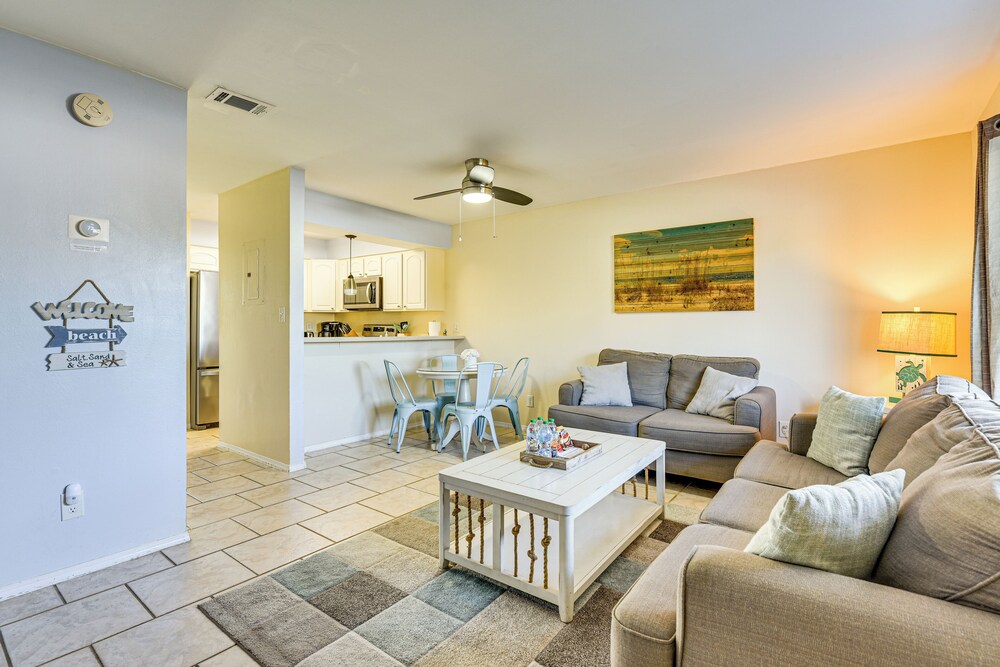 < Half-mi to Beach: Quaint Destin Condo
