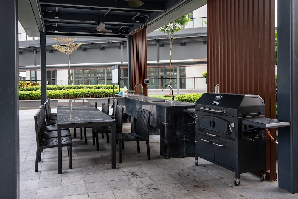 2BR R&F Phase2, CIQ R&F Mall, Free Parking